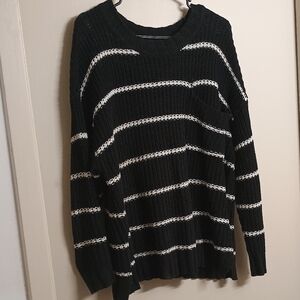 American Eagle Classic Black and White Striped Women's Sweater